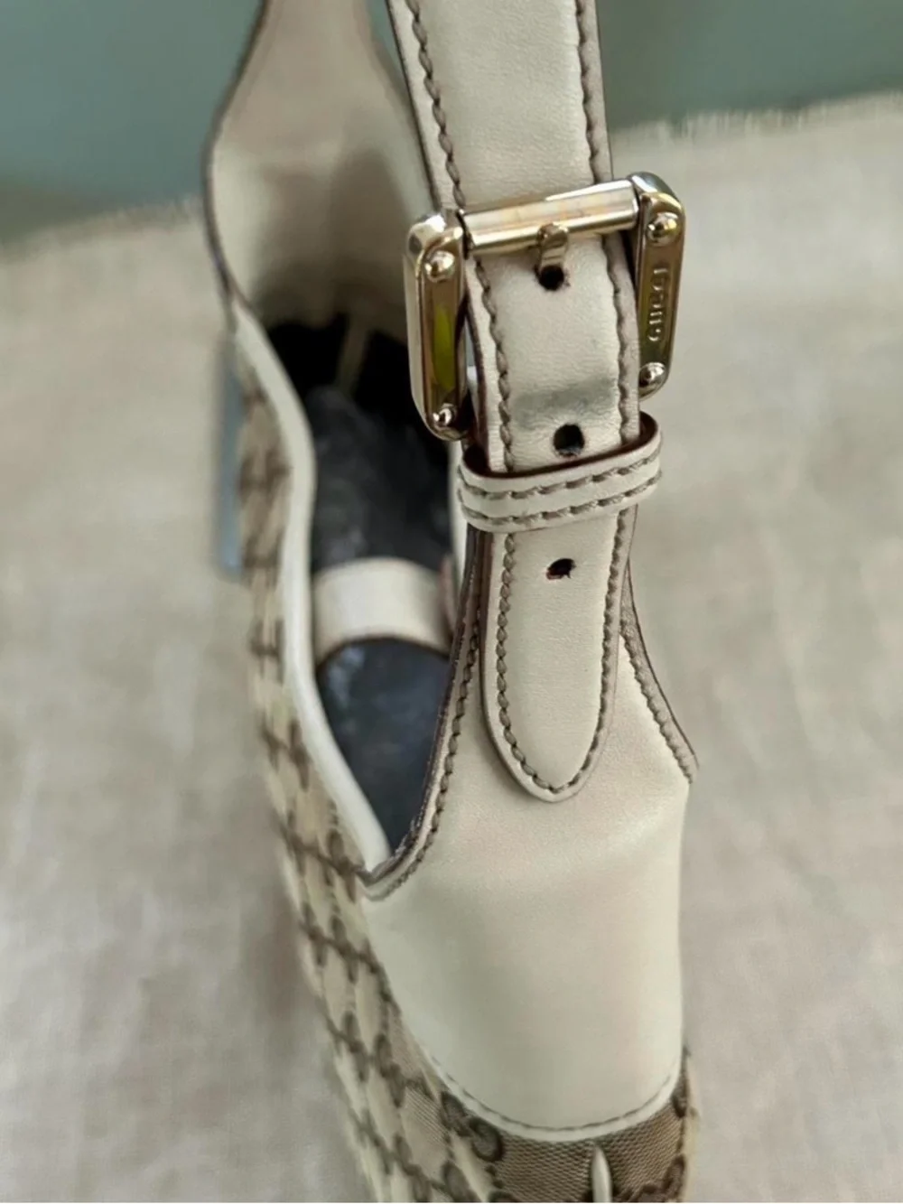 Gucci White & Brown GG Canvas Hobo Shoulder Bag - Picture 5 of 9